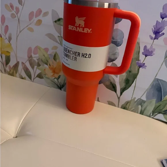 Stanley Vibrant Orange Quencher Tumbler - Picture 4 of 5